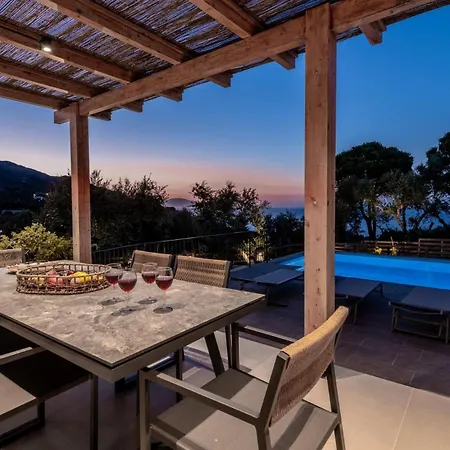 Cossoro Ena In Zakynthos Xirokastellon